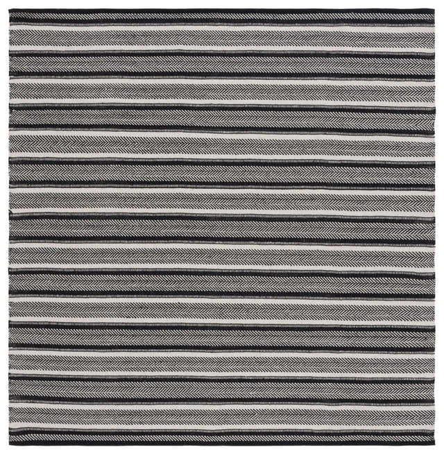 Safavieh Montauk 6'-0" x 6'-0" Rug in Black / Ivory