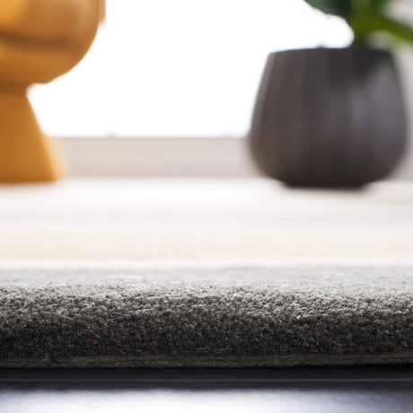 Safavieh Soho 5'-0" x 8'-0" Rug in Grey / Gold