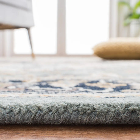 Safavieh Heritage 4'-0" x 6'-0" Rug in Grey / Green