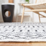 Safavieh Kilim 4'-0" x 6'-0" Rug in Ivory / Black