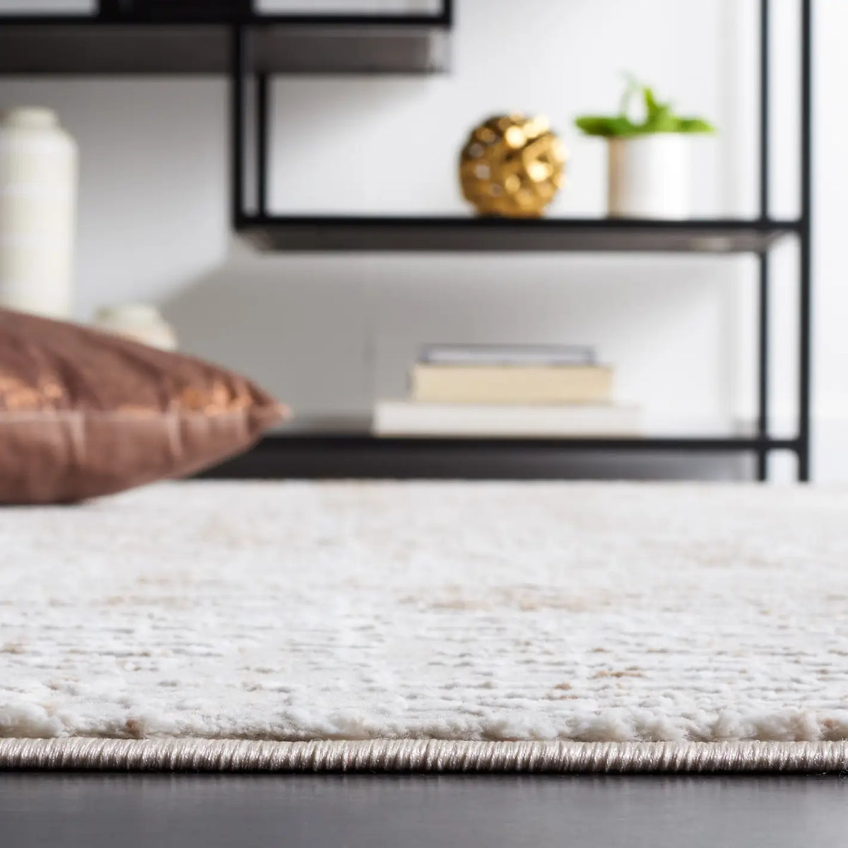 Safavieh Parker 4'-0" x 6'-0" Rug in Taupe / Grey Gold