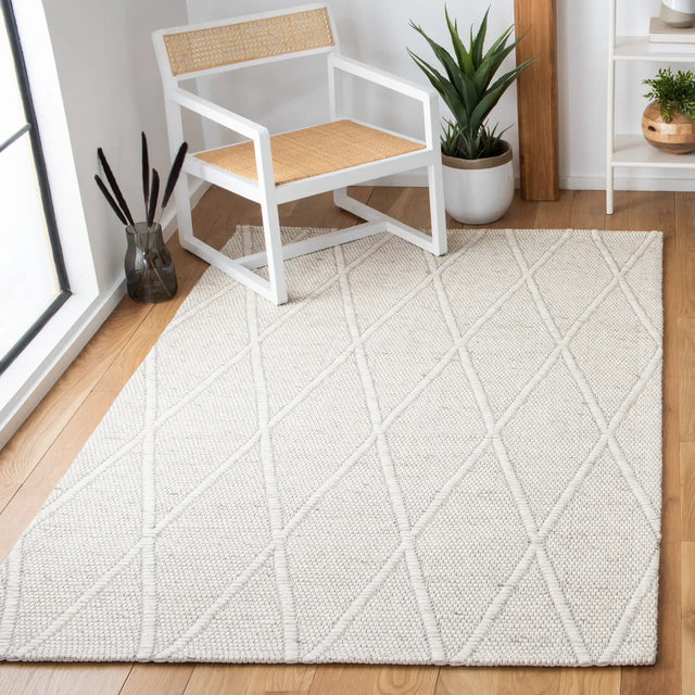Safavieh Marbella 4'-0" x 6'-0" Rug in Ivory