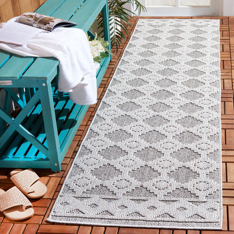 Safavieh Global 2'-2" x 8'-0" Rug in Grey / Ivory