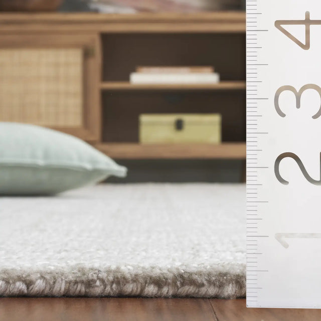 Safavieh Abstract 4'-0" x 6'-0" Rug in Light Grey