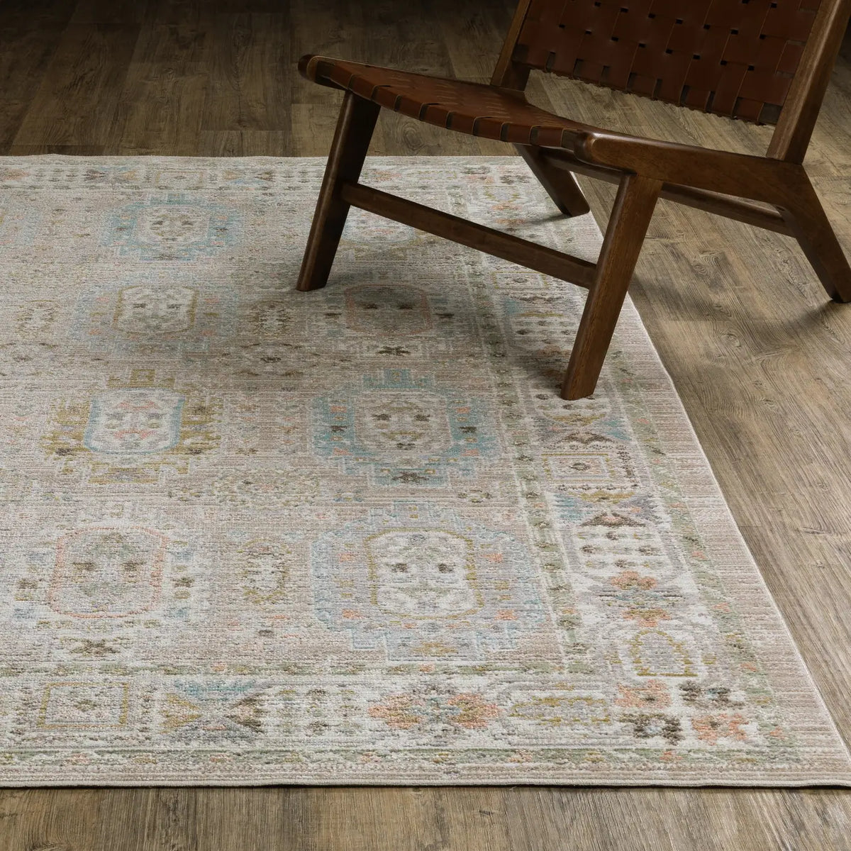 Oriental Weavers Sphinx Cavett CAV04 Blue Rugs - angle/detail