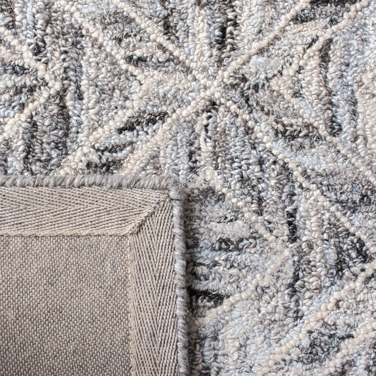 Safavieh Abstract 4'-0" x 6'-0" Rug in Grey / Beige