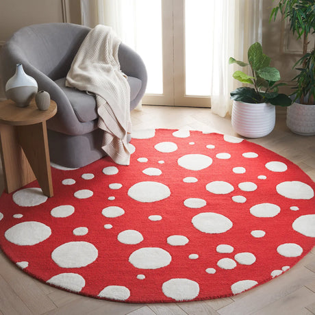 Safavieh Cambridge 6'-0" x 6'-0" Rug in Red / Ivory