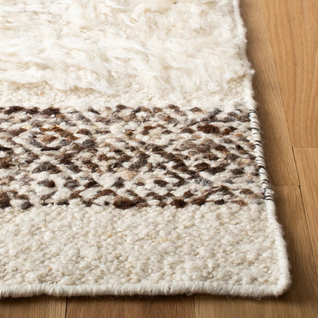 Safavieh Natura 4'-0" x 6'-0" Rug in Ivory / Brown