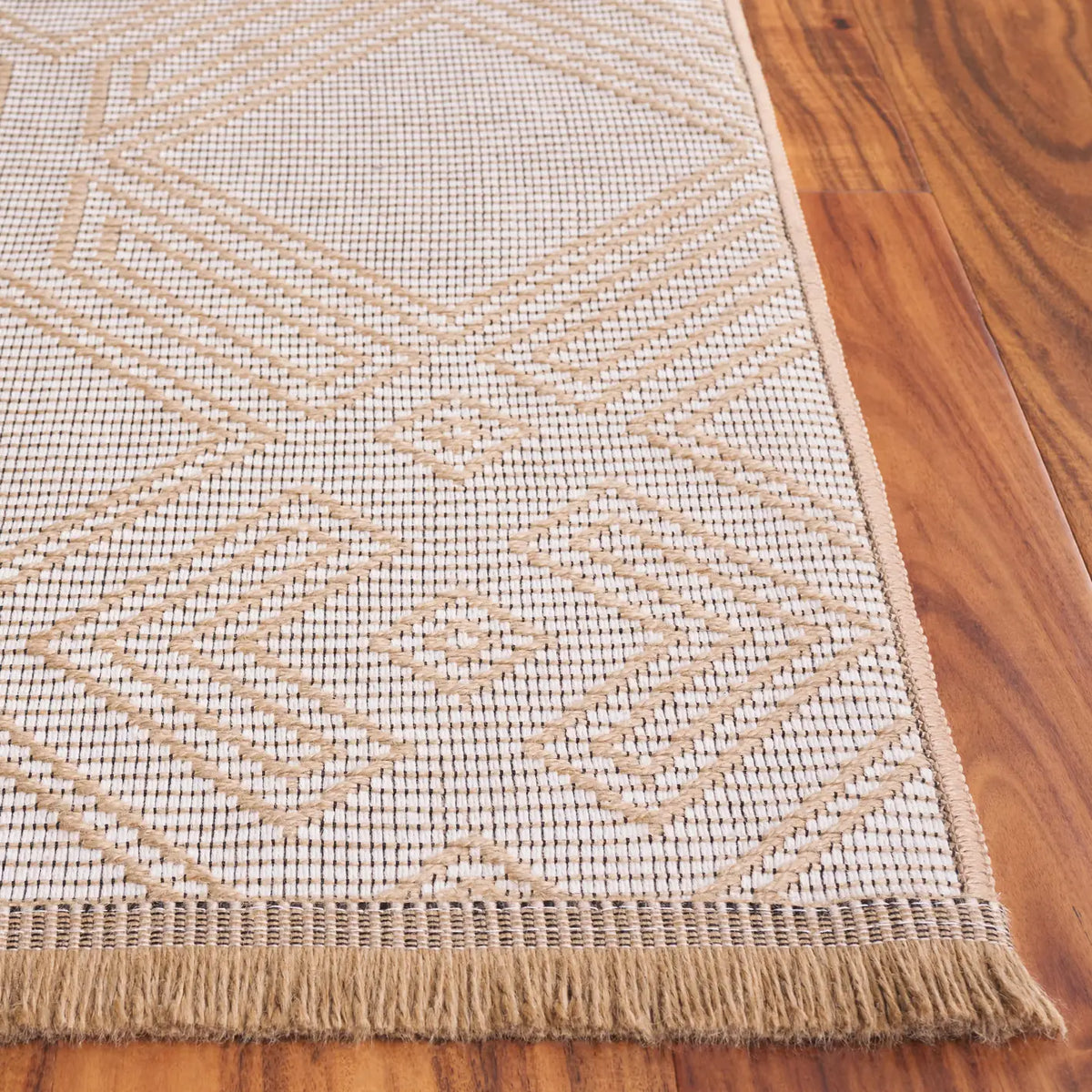 Safavieh Aspect 5'-3" x 7'-6" Rug in Ivory / Natural