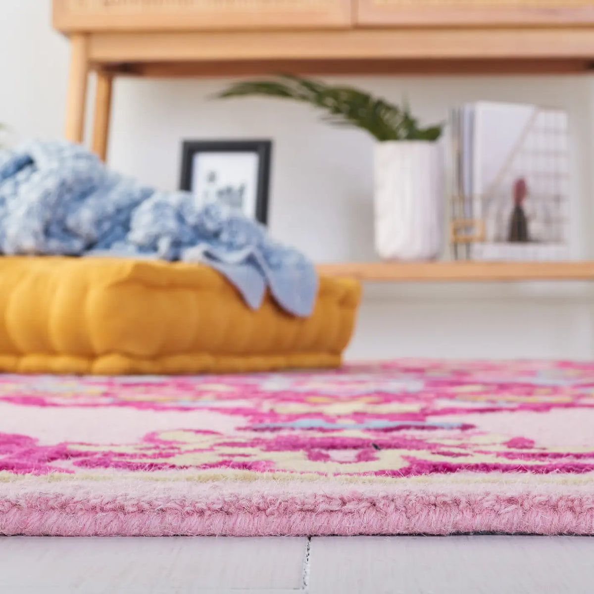 Safavieh Bellagio 4'-0" x 6'-0" Rug in Pink / Multi