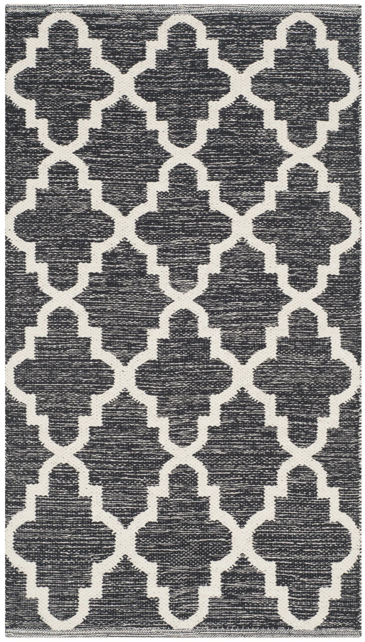 Safavieh Montauk 2'-6" x 4'-0" Rug in Black / Ivory