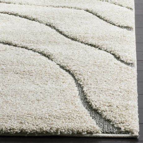 Safavieh Florida Shag 5'-3" x 7'-6" Rug in Cream / Grey