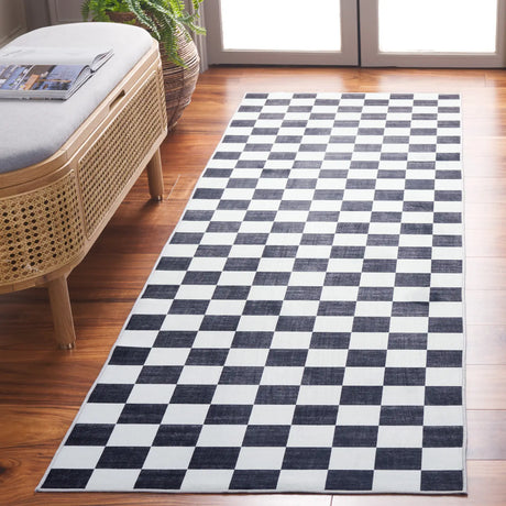 Safavieh Santa Clara 2'-6" x 8'-0" Rug in Ivory / Black