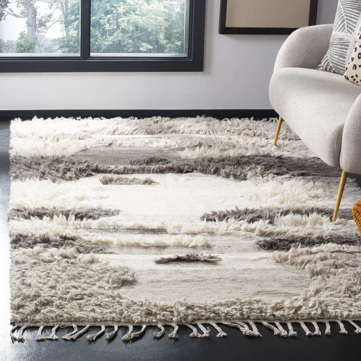 Safavieh Kenya 4'-0" x 6'-0" Rug in Ivory / Grey