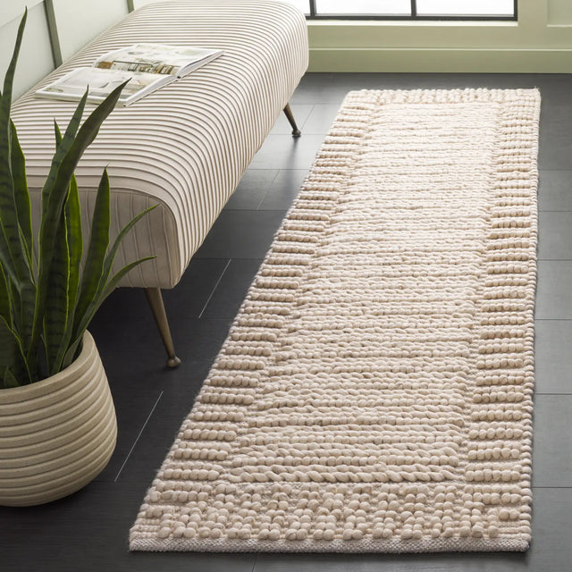 Safavieh Natura 2'-3" x 8'-0" Rug in Beige