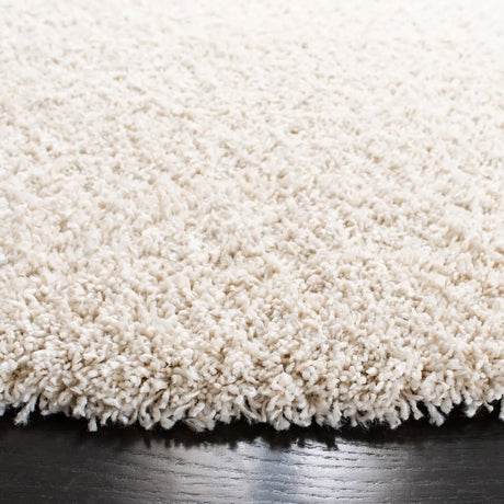 Safavieh Evolution Shag 500 6'-7" x 6'-7" Rug in Ivory