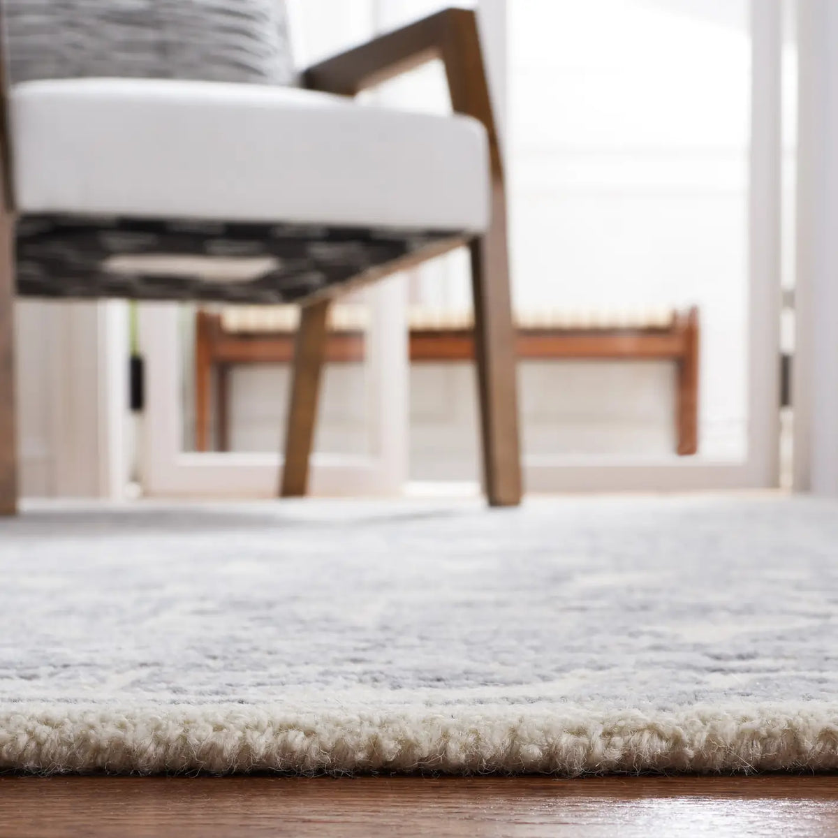 Safavieh Metro 4'-0" x 6'-0" Rug in Beige / Grey