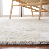 Safavieh Metro 4'-0" x 6'-0" Rug in Grey / Ivory