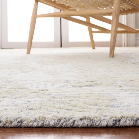 Safavieh Metro 4'-0" x 6'-0" Rug in Grey / Ivory