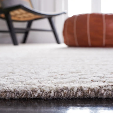 Safavieh Glamour 4'-0" x 6'-0" Rug in Natural / Ivory