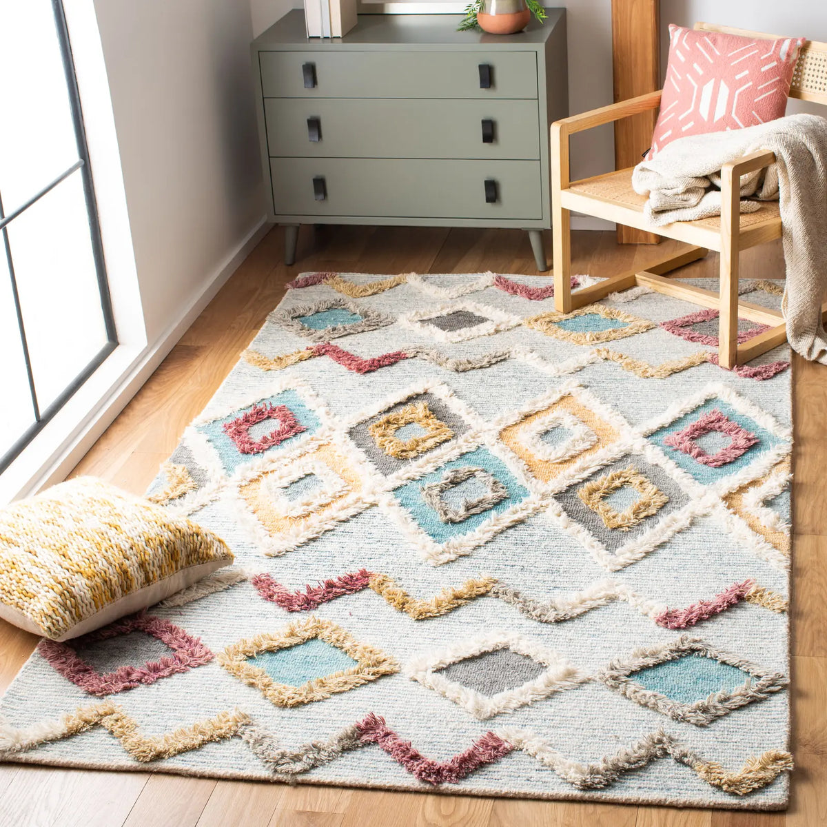 Safavieh Kenya 4'-0" x 6'-0" Rug in Grey / Ivory