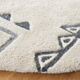 Safavieh Casablanca 7'-0" x 7'-0" Rug in Ivory / Grey