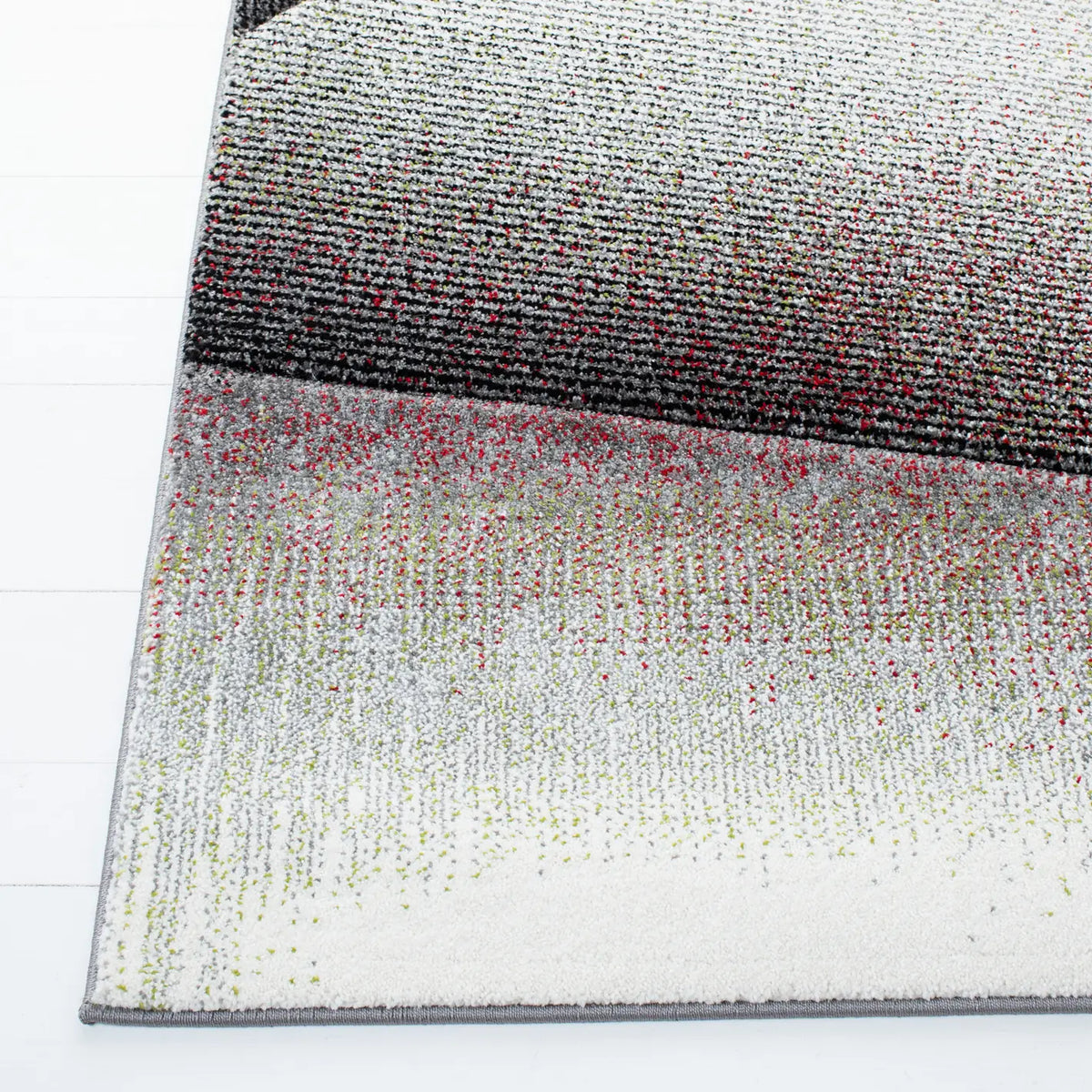 Safavieh Hollywood 4'-0" x 6'-0" Rug in Grey / Red