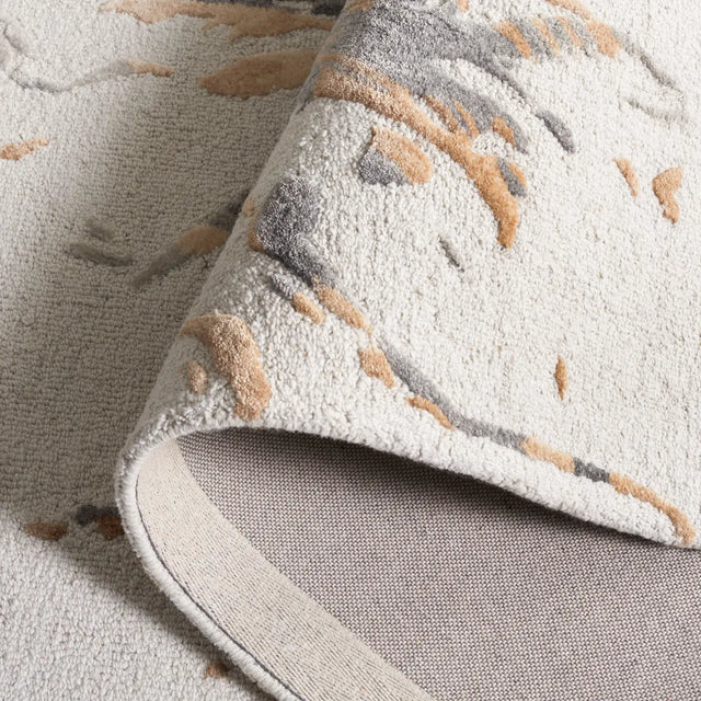 Safavieh Fifth Avenue 4'-0" x 6'-0" Rug in Beige / Grey