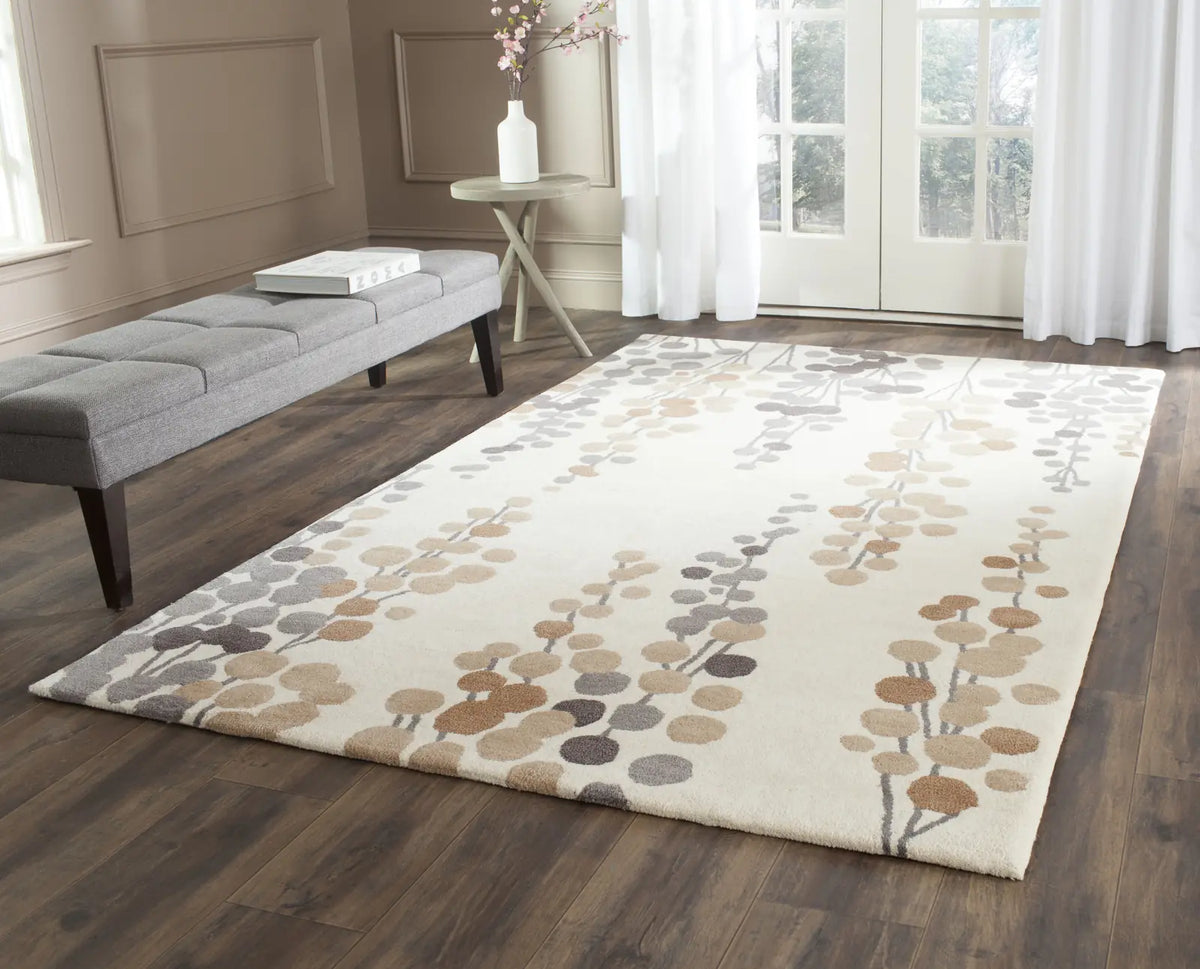Safavieh Soho 5'-0" x 8'-0" Rug in Beige / Grey