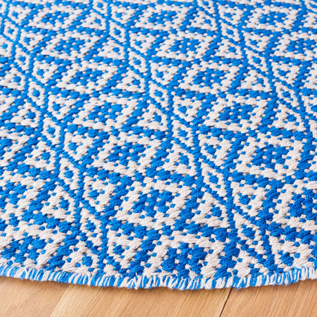 Safavieh Montauk 6'-0" x 6'-0" Rug in Ivory / Blue