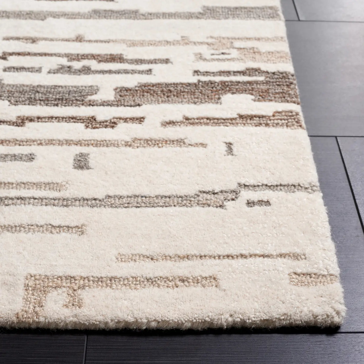 Safavieh Ebony 4'-0" x 6'-0" Rug in Ivory / Grey