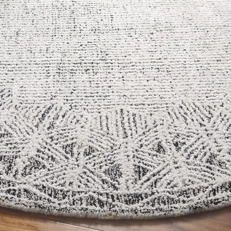 Safavieh Ebony 6'-0" x 6'-0" Rug in Ivory / Black
