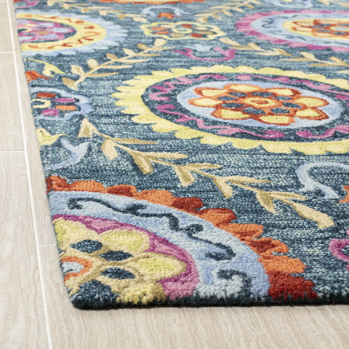 Safavieh Suzani 5'-0" x 8'-0" Rug in Blue / Multi