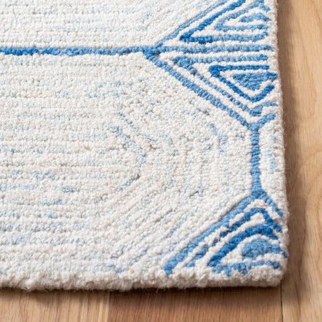 Safavieh Abstract 4'-0" x 6'-0" Rug in Ivory / Blue
