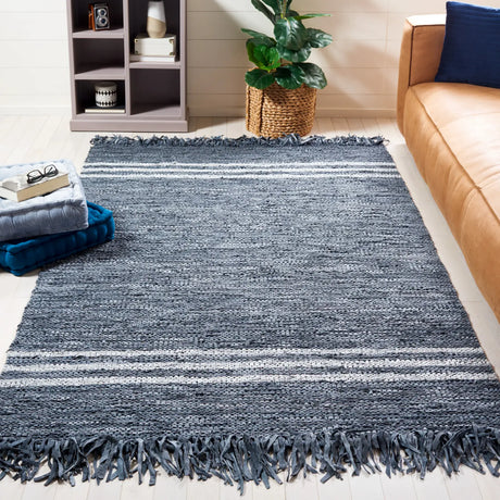 Safavieh Vintage Leather 4'-0" x 6'-0" Rug in Grey / Ivory