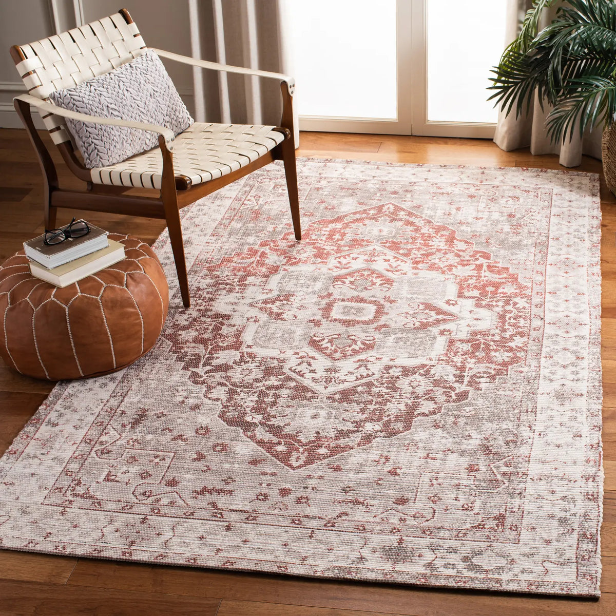 Safavieh Saffron 4'-0" x 6'-0" Rug in Ivory / Rust