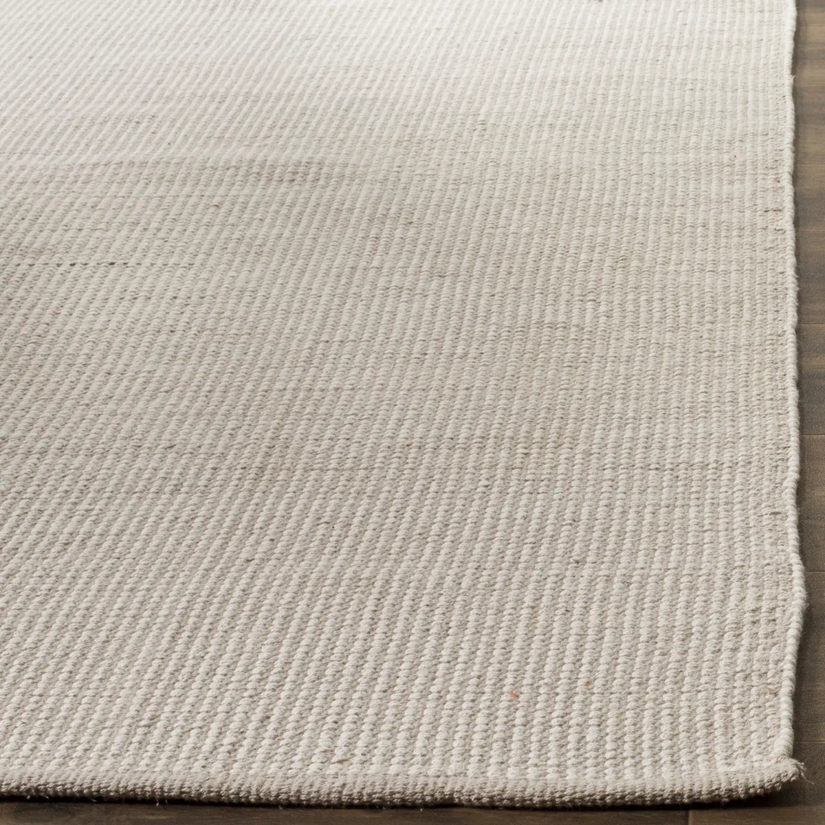 Safavieh Montauk 5'-0" x 8'-0" Rug in Ivory / Grey