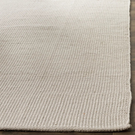 Safavieh Montauk 5'-0" x 8'-0" Rug in Ivory / Grey
