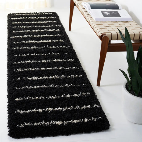Safavieh Venus Shag 600 2'-2" x 8'-0" Rug in Black / Ivory