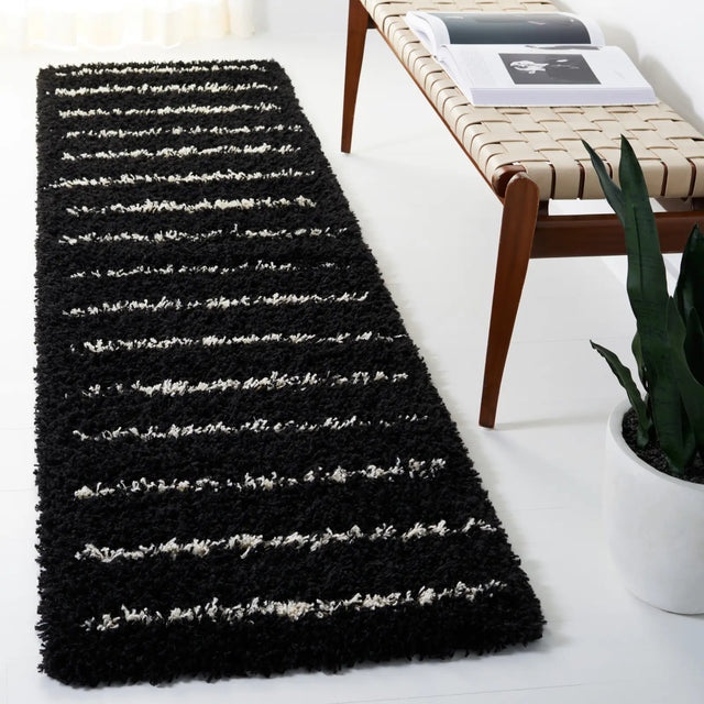 Safavieh Venus Shag 600 2'-2" x 8'-0" Rug in Black / Ivory