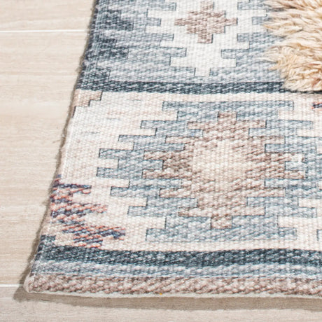 Safavieh Saffron 4'-0" x 6'-0" Rug in Taupe / Ivory