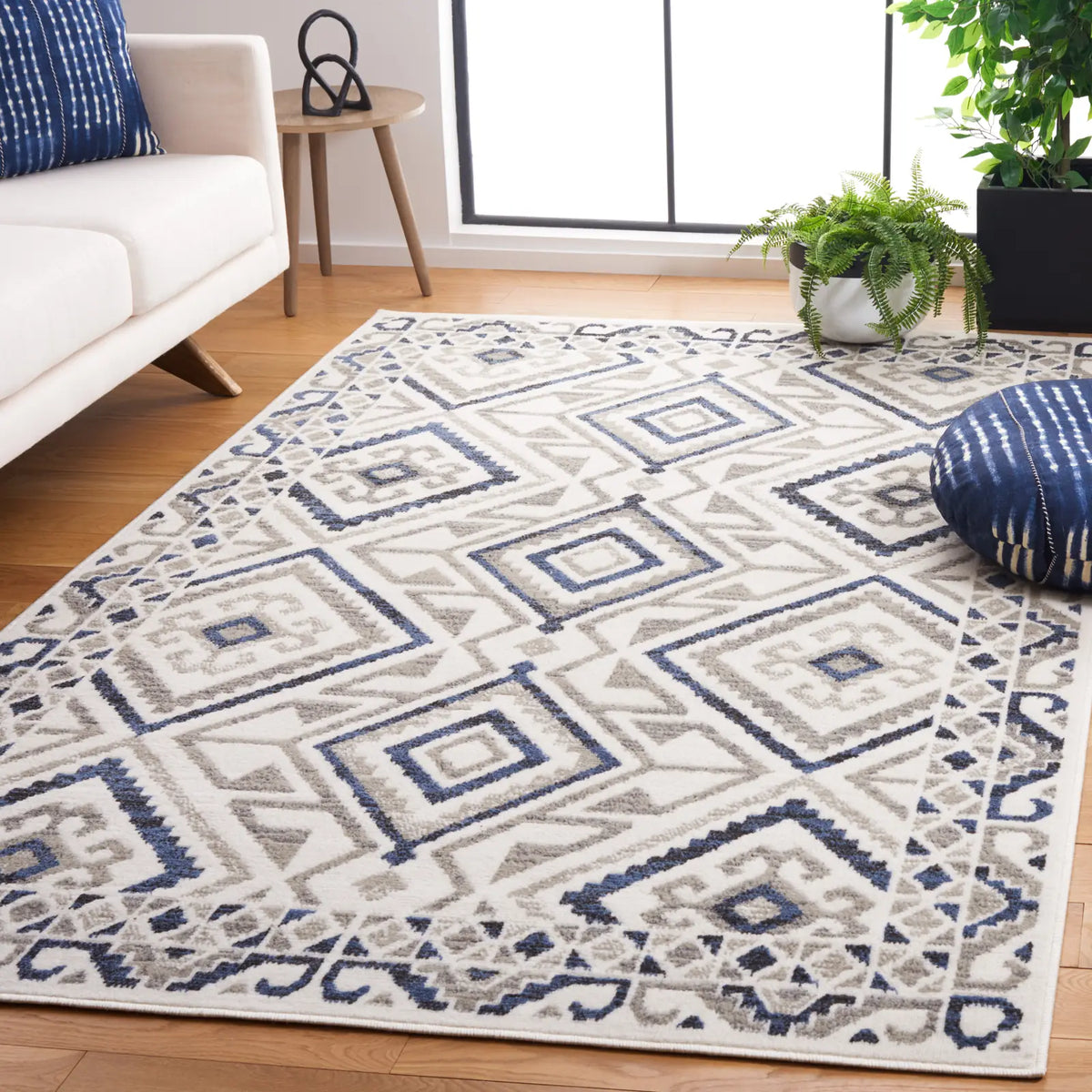 Safavieh Pyramid 4'-5" x 6'-5" Rug in Ivory / Grey Navy