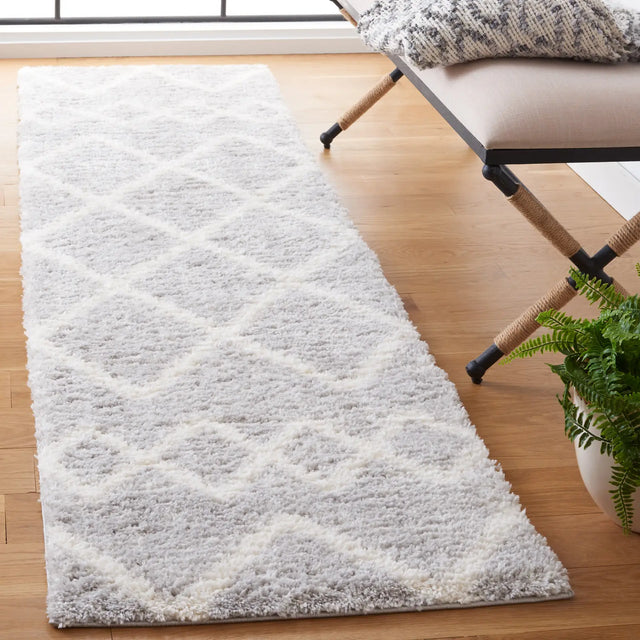 Safavieh Berber Shag 2'-3" x 8'-0" Rug in Grey / Ivory