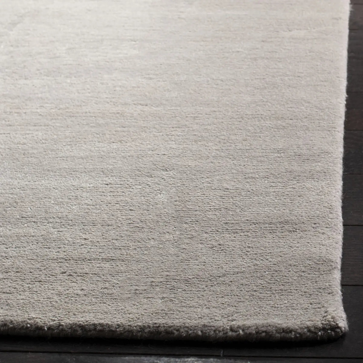 Safavieh Tibetan 5'-0" x 8'-0" Rug in Cream / Stone