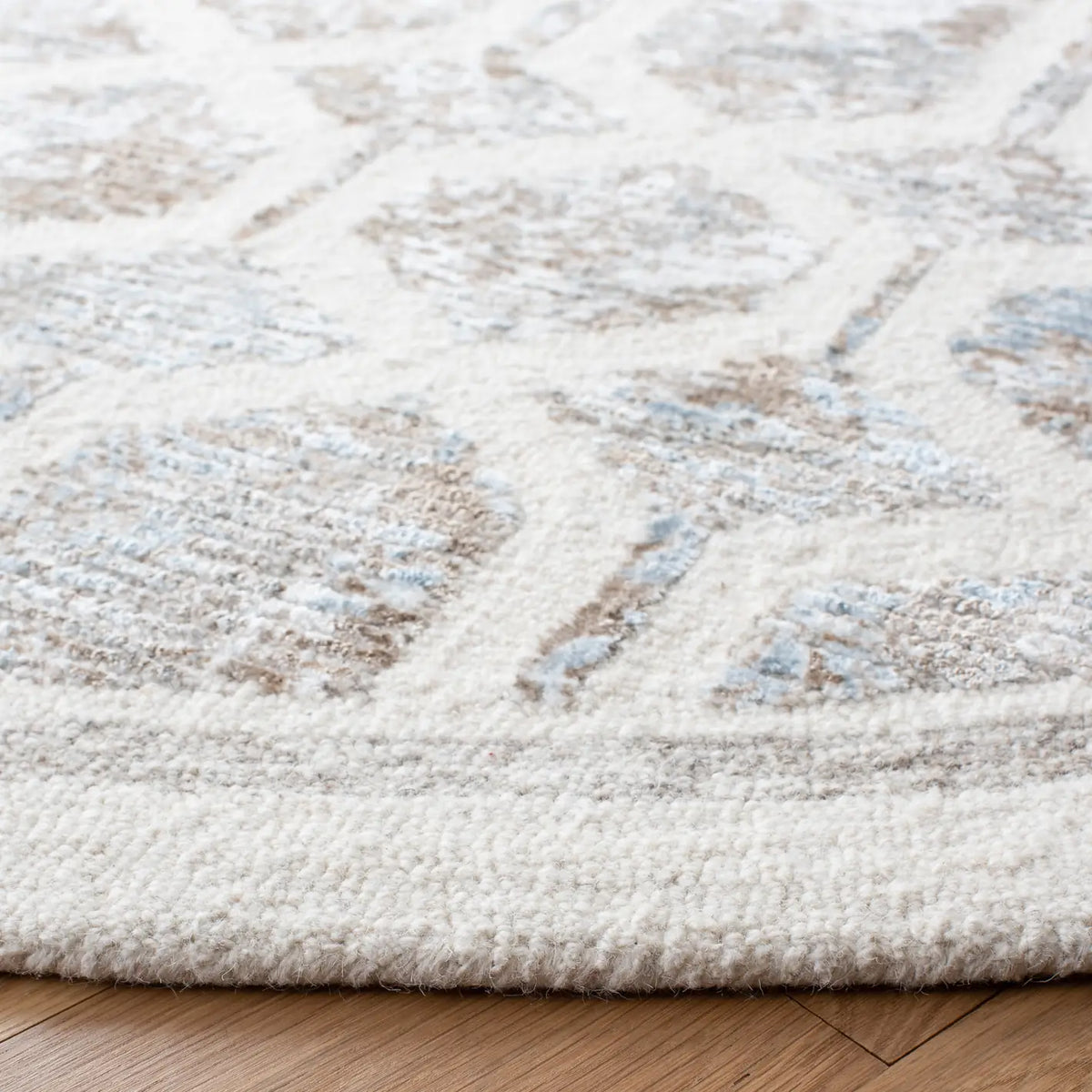 Safavieh Artistry 600 7'-0" x 7'-0" Rug in Ivory / Beige