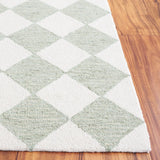 Safavieh Ebony 4'-0" x 6'-0" Rug in Sage / Ivory
