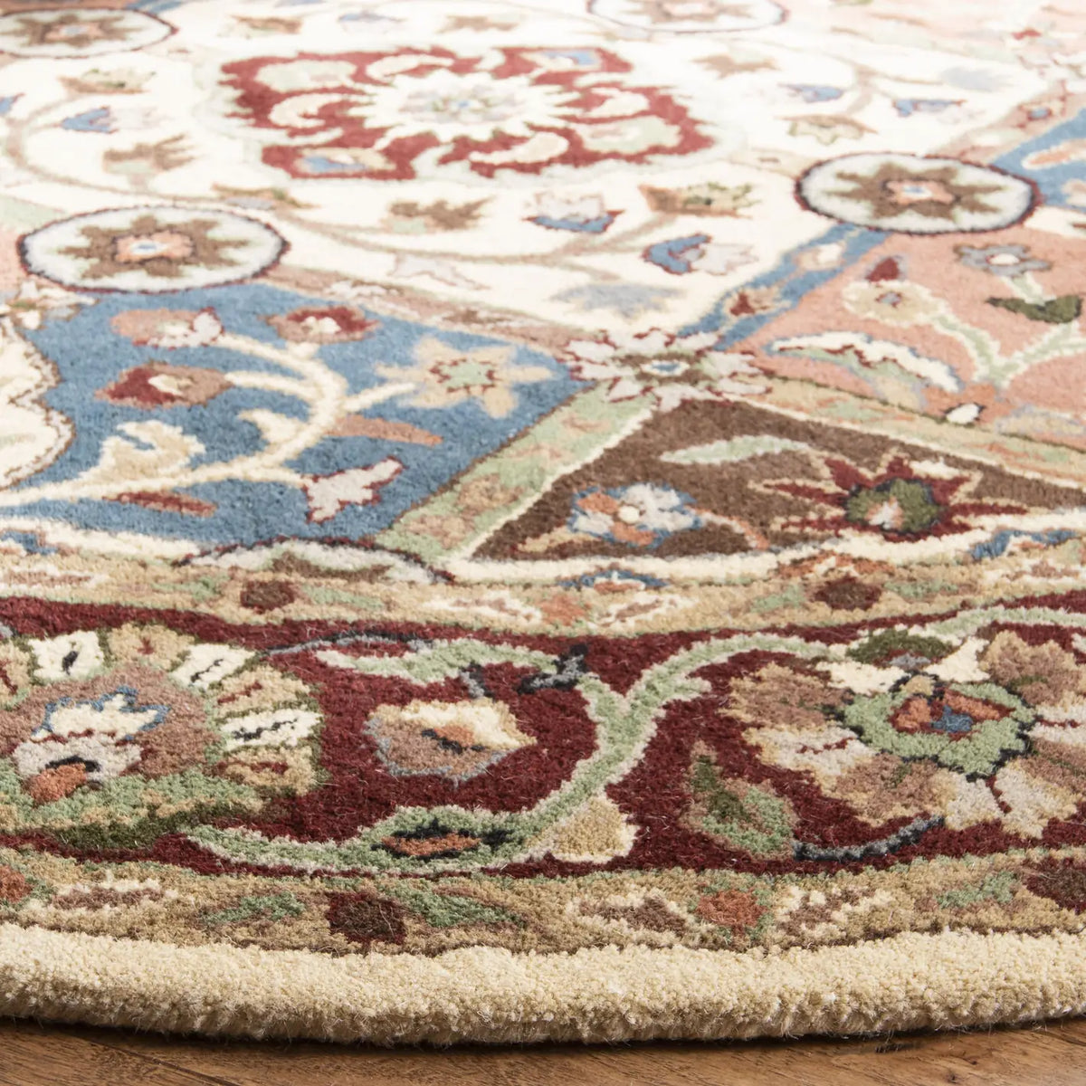 Safavieh Heritage 6'-0" x 6'-0" Rug in Multi / Red