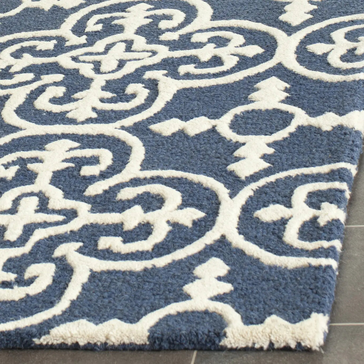 Safavieh Cambridge 2'-6" x 10'-0" Rug in Navy / Ivory