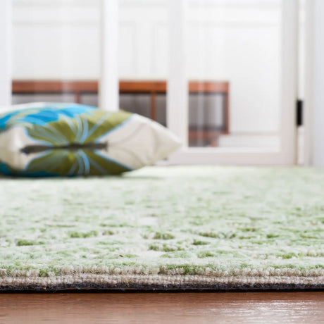 Safavieh Trace 4'-0" x 6'-0" Rug in Ivory / Green