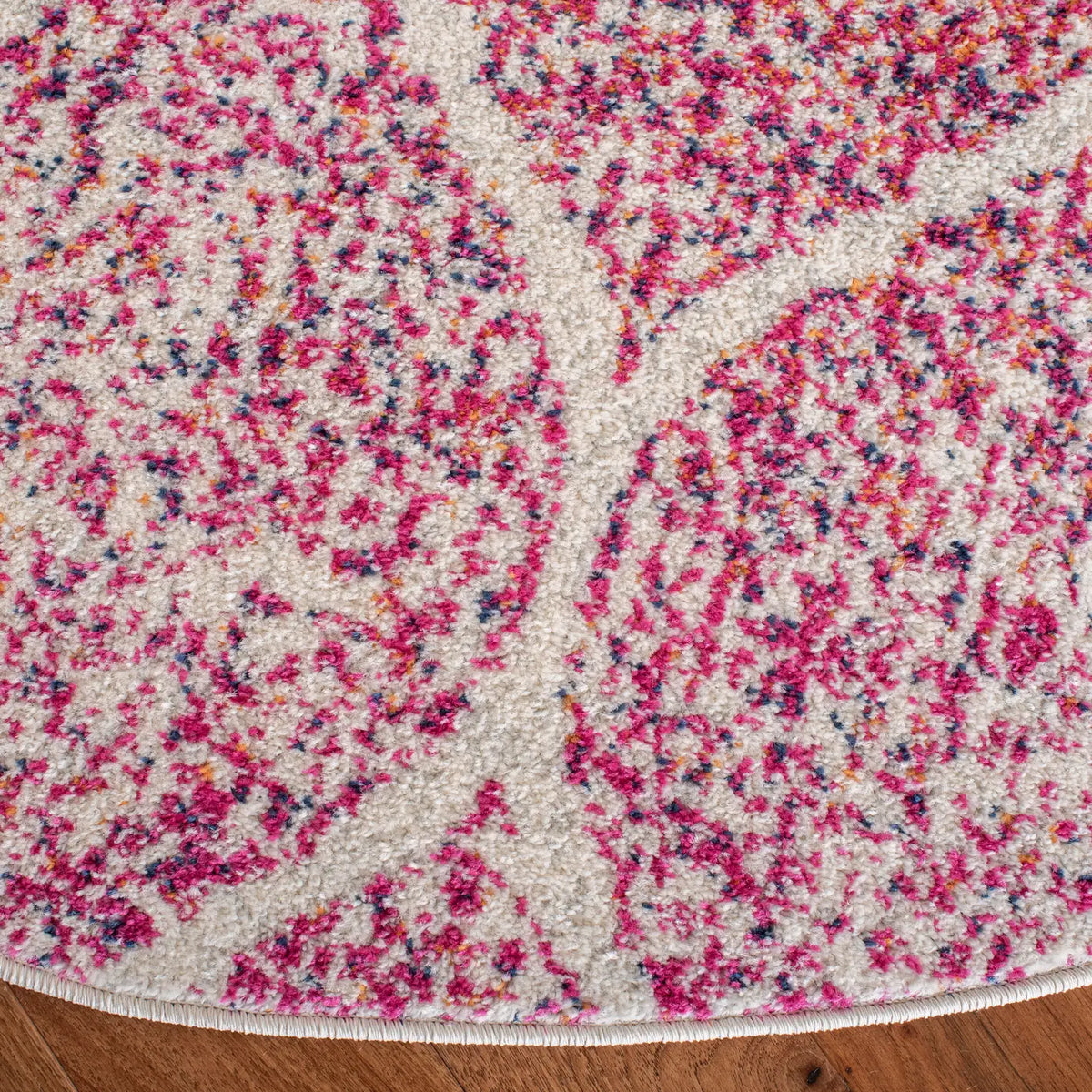 Safavieh Madison 5'-3" x 5'-3" Rug in Cream / Fuchsia